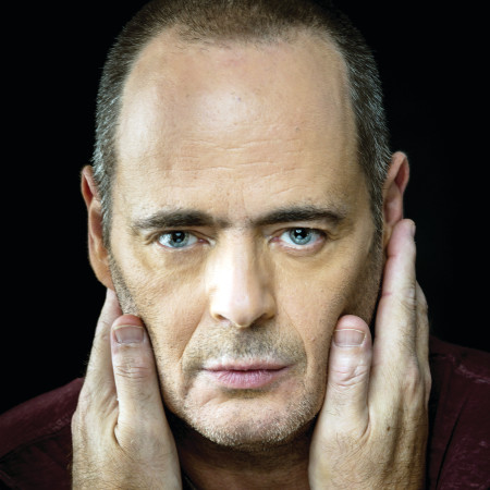 הזמר אדם (צילום: ניקול דה קסטרו, יח''צ)