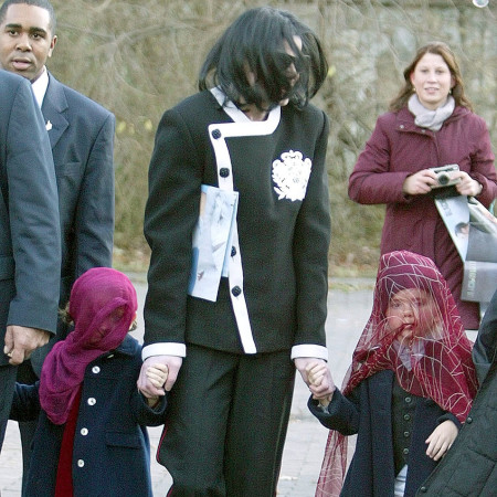 מייקל ג'קסון עם ילדיו (צילום: רויטרס)