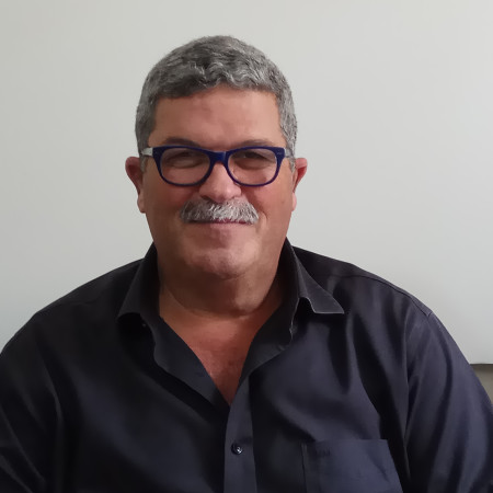 יו''ר ארגון קבלני פתח תקווה אהרון דינוביץ  (צילום: סמדר יזדי)