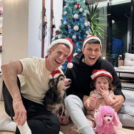 אלברט אסקולה, אסי עזר, בתם אלכס והכלב עמוס (צילום: צילום מסך אינסטגרם)