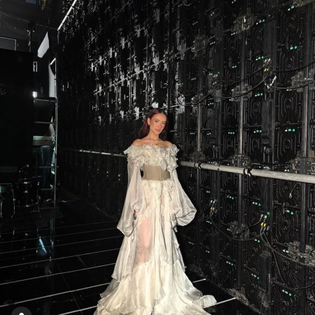 עדן גולן בשמלה של אלון ליבנה (צילום: אינסטגרם)