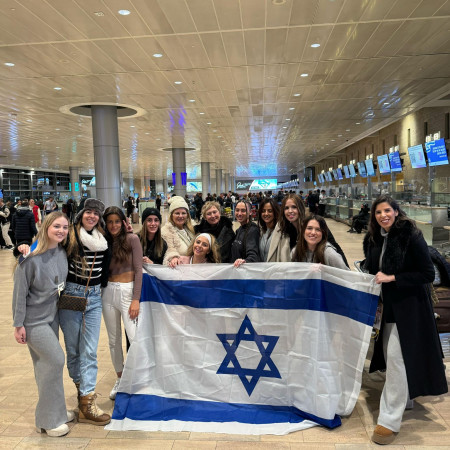 משלחת המשפיעניות בשדה התעופה בדרך לניו יורק  (צילום: אור גפן)