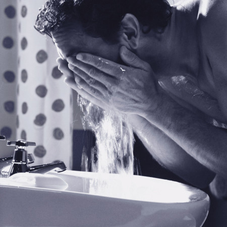 לא תמיד בריא לנו לרחוץ פנים בבוקר