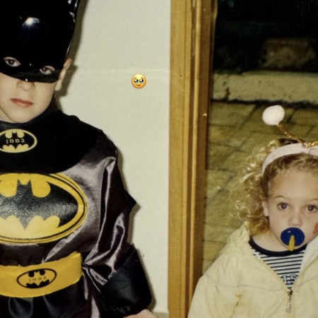 דוגמנית מוכרת ואחיה (צילום: צילום מסך מתוך האינסטגרם)