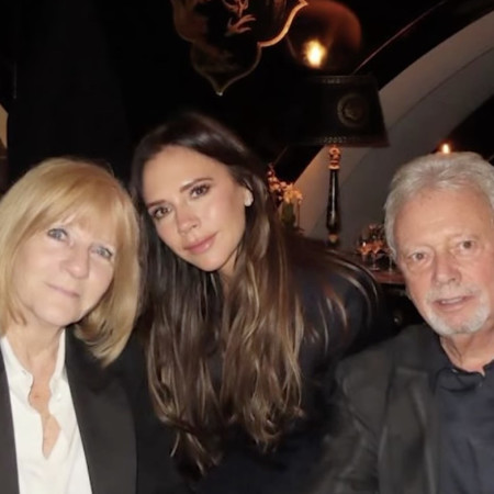 ויקטוריה בקהאם יחד עם הוריה