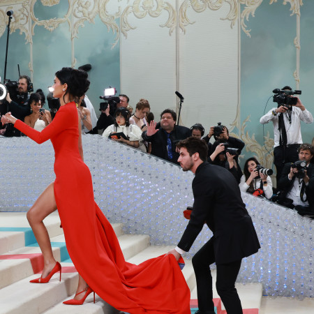 יוג'יני לצד קיילי ג'נר במט גאלה 2023 (צילום: Theo Wargo/Getty Images)