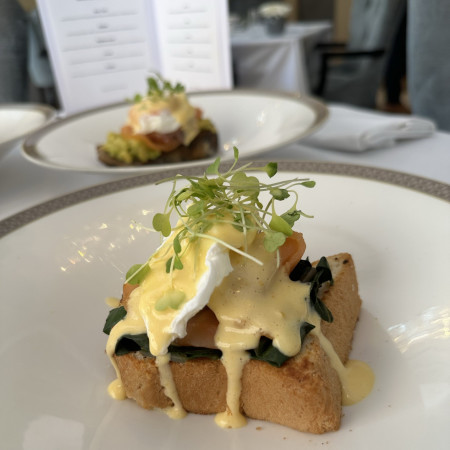 אגז בנדיקט, וולדורף אסטוריה