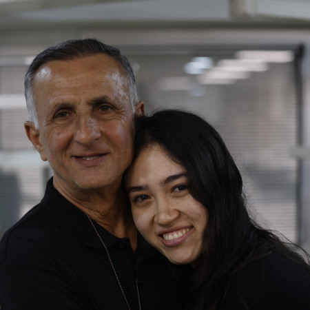 נועה ארגמני עם אביה