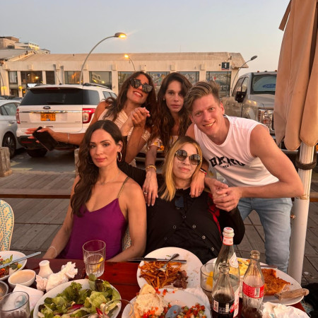 יהודית באומן והילדים (צילום: צילום משפחתי)