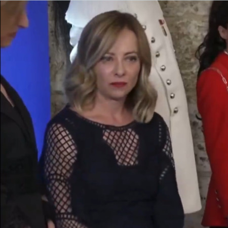 ג'ורג'יה מלוני משיבה באנחת רווחה למקרון