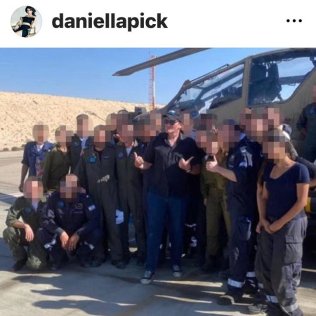 דניאלה פיק מתעדת בסיס צה''ל בתחילת המלחמה (צילום: צילום מסך אינסטגרם)