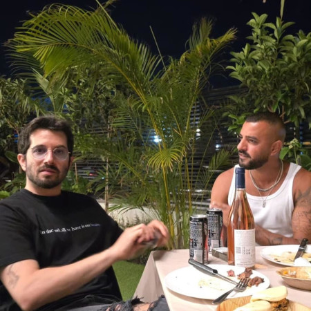 רן דנקר ואיתי לוי בביתו של עדן חסון (צילום: צילום מסך רשתות חברתיות)