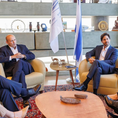 איתי אלנתן ונפתלי בנט (צילום: נגה שדמי)