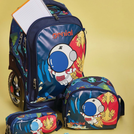 ערכת חזרה ללימודים. רשת נעלי סקופ