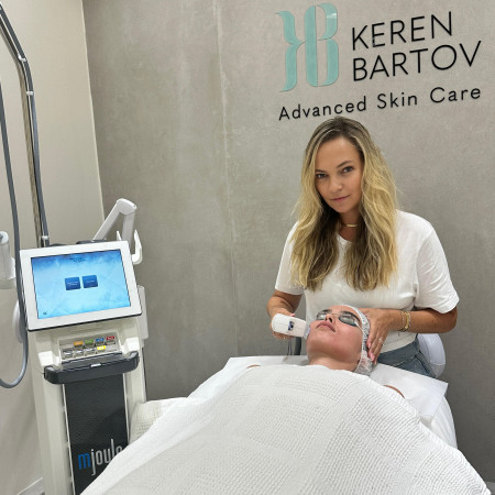 קרן בר טוב בטיפול ה-Moxi (צילום: יחצ)