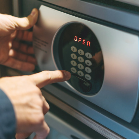 תכשיטים, נשק ושקט נפשי: טיפים לבחירת כספת ביתית