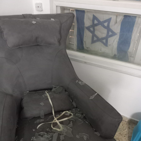 בית שניזוק מפגיעת רקטה בקרית ביאליק (צילום: שקד שדה)