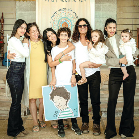 מיכה ביטון עם המשפחה