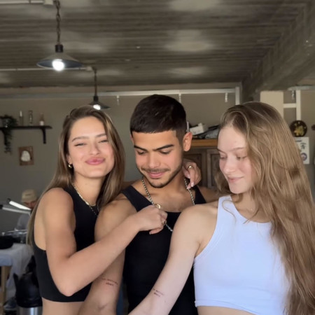אמילי ואחיה, אחרי הקעקוע (צילום: מתוך אינסטגרם)
