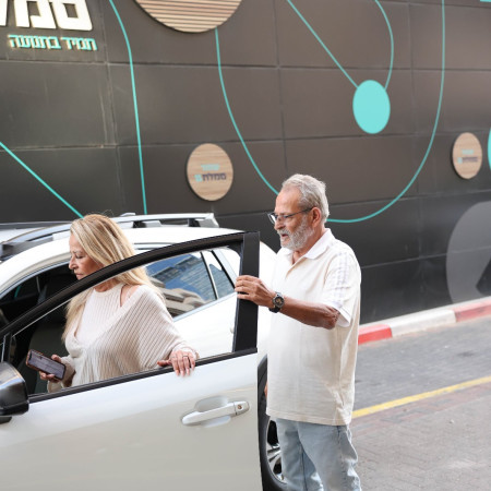 יעקב וחני בוזגלו והרכש החדש (צילום: אור גפן)