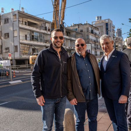 יואב פפושדו, צחי עומר ועומר פפושדו  (צילום: משרד פרסום IMPACT )