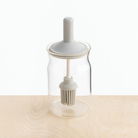 הצנצנת שהופעת את המריחה של השמן לקלה ומדויקת יותר