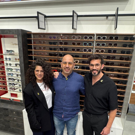 נועה קולר, שלומי טפיארו ומנכ''ל אופטיקנה, אלרועי תורג'מן (צילום: לטם מלח)