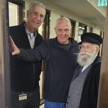 יעקב גלויברמן, מוטי ארואסטי וצביקה גיור (צילום: באדיבות ניופאן)