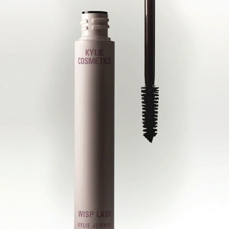 מסקרה WISP LASH MASCARA של קיילי קוסמטיקס, מחיר 112 ש''ח  (צילום: יח''צ)