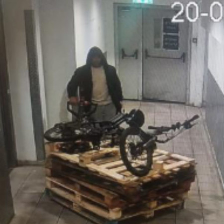 חשוד בגניבת אופניים חשמליים