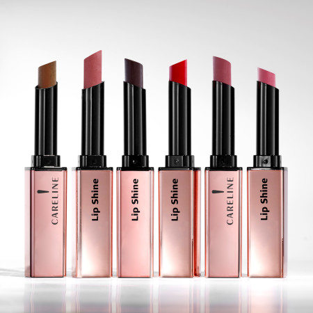 LIP SHINE CARELINE  (צילום: טל אזולאי)