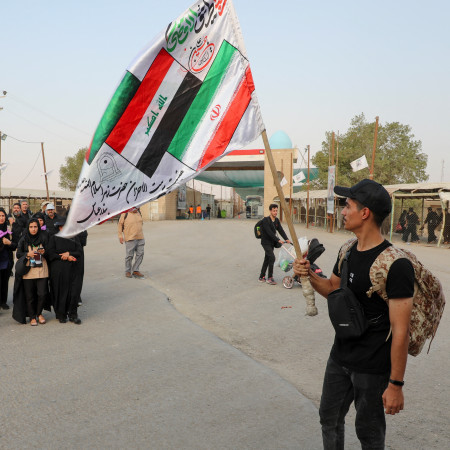 דגלי איראן ועיראק במעבר הגבול