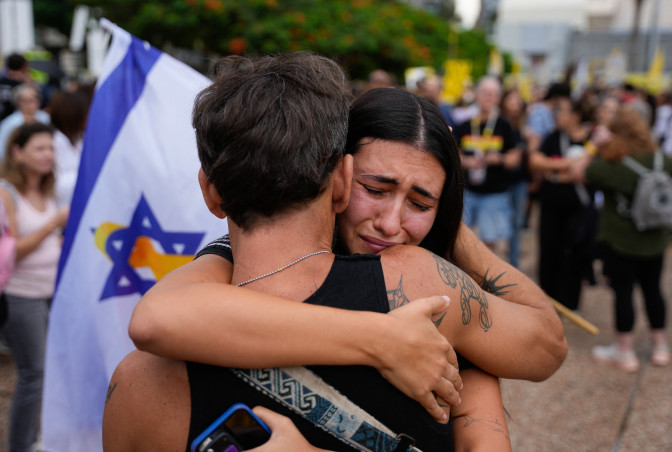 התרגשות לאחר אישור עסקת החטופים (צילום: MAYA LEVIN/AFP)