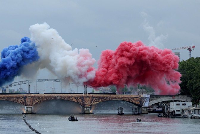 טקס פתיחת אולימפיאדה 2024 על נהר הסיין, פריז (צילום: רויטרס)