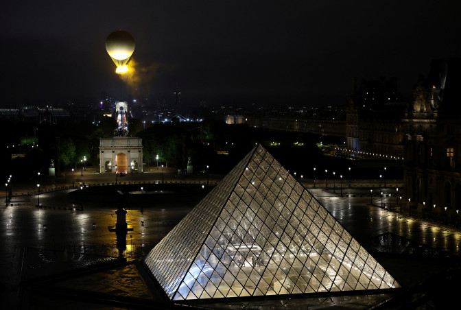 טקס פתיחת אולימפיאדה 2024 על נהר הסיין, פריז (צילום: רויטרס)