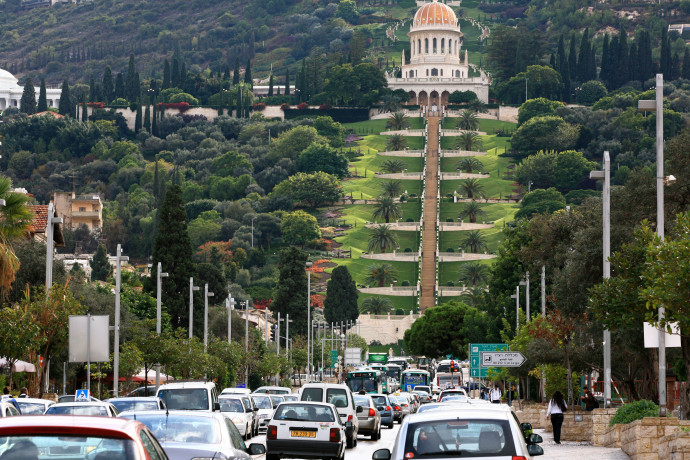 Campagna contro esercizi commerciali arabi a Haifa: il sindaco chiede cartelli in ebraico