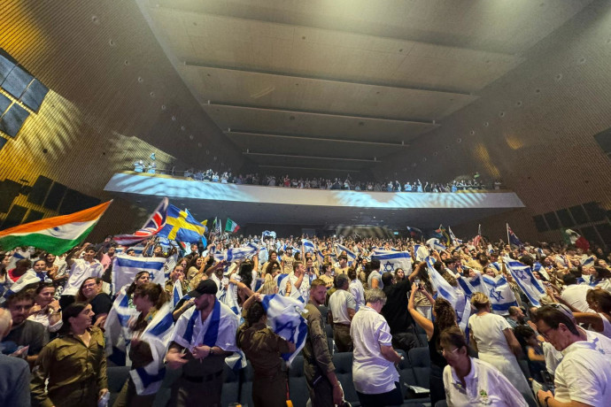 "Un'estate in Israele: festa e condivisione tra i giovani del programma "Spettatori del nucleo di Tzabar"