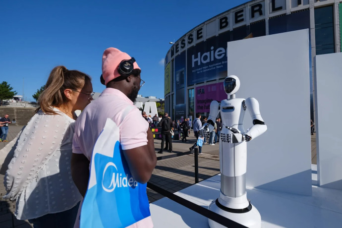 Le ultime novità della tecnologia alla fiera IFA di Berlino: robot per la pulizia, dispositivi smart e molto altro!