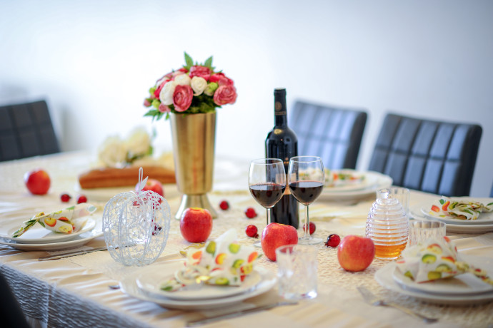 האינפלציה אולי יורדת - אבל למי שלא רוצה לבשל, מחירי החג דווקא עולים