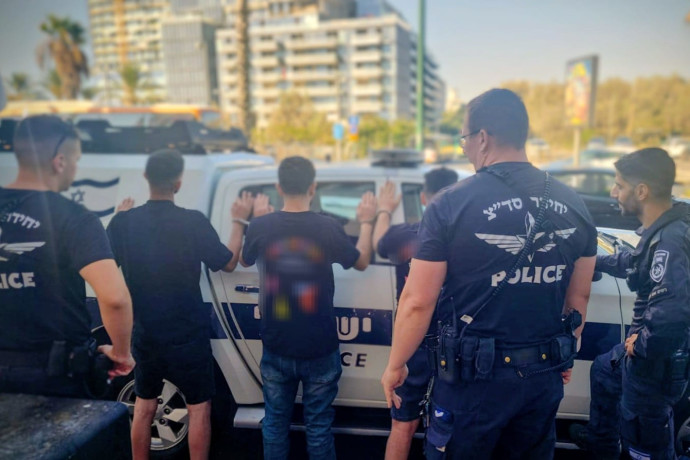 Dipendente con simboli di Hamas in un noto ristorante israeliano: paura e tensioni nel posto di lavoro