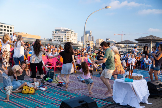 Israele scopre il piacere del turismo interno: il porto di Tel Aviv si anima durante le festività di Rosh Hashanah