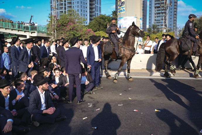 הציבור משלם: העלות האסטרונומית של חסימת כביש 4 על ידי החרדים