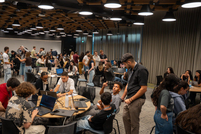 Donne al comando dell'innovazione: il progetto Nitzanim rivoluziona l'esercito israeliano con una nuova generazione di tecnologie guidata da studentesse