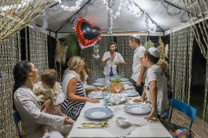 La Festa delle Capanne in Israele: Una Celebrazione di Fede e Consumo