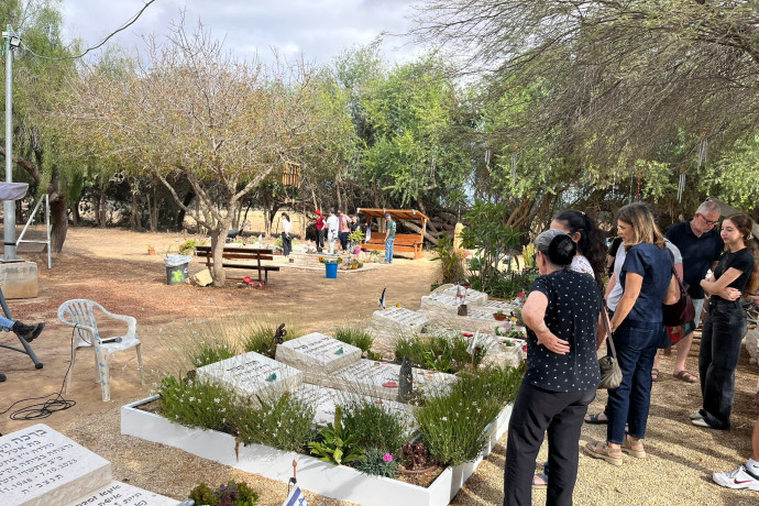 Nir Oz Ricorda il Massacro del 7 Ottobre: Due Anni di Dolore e Riflessione