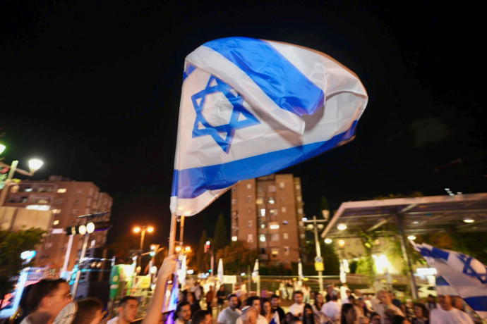 שמחת תורה בסימן חזרת החטופים וסיום המלחמה: "השבר בלב שלנו אוחה"