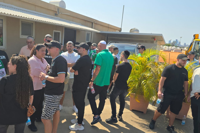 Centinaia di persone partecipano alla commovente cerimonia funebre di Anbar Haiman, ragazza rapita e uccisa, a Rishon LeZion in Israele