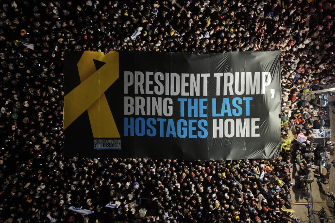 שלט ענק נפרס לטראמפ; עינב צנגאוקר: "ברגע זה, מתן יושב בבית וצופה בכם"