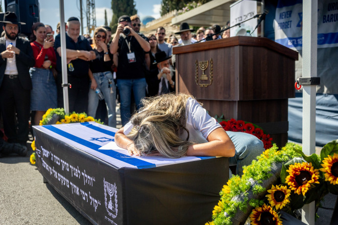 "אבא, אתה שומע אותי?": מאות ליוו את אוריאל ברוך ז"ל למנוחות