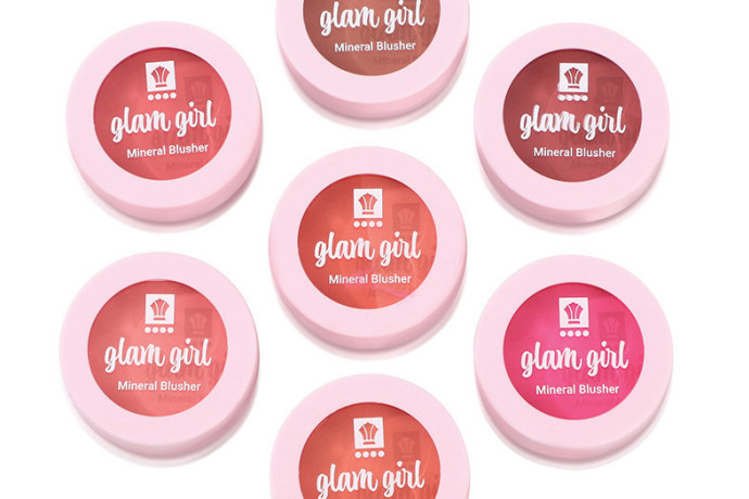 שלושה מוצרים נוצצים - גילינו מי באמת עובד על העור , ומי סתם יקר